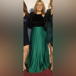 CITY VIBE black and green satin ball gown